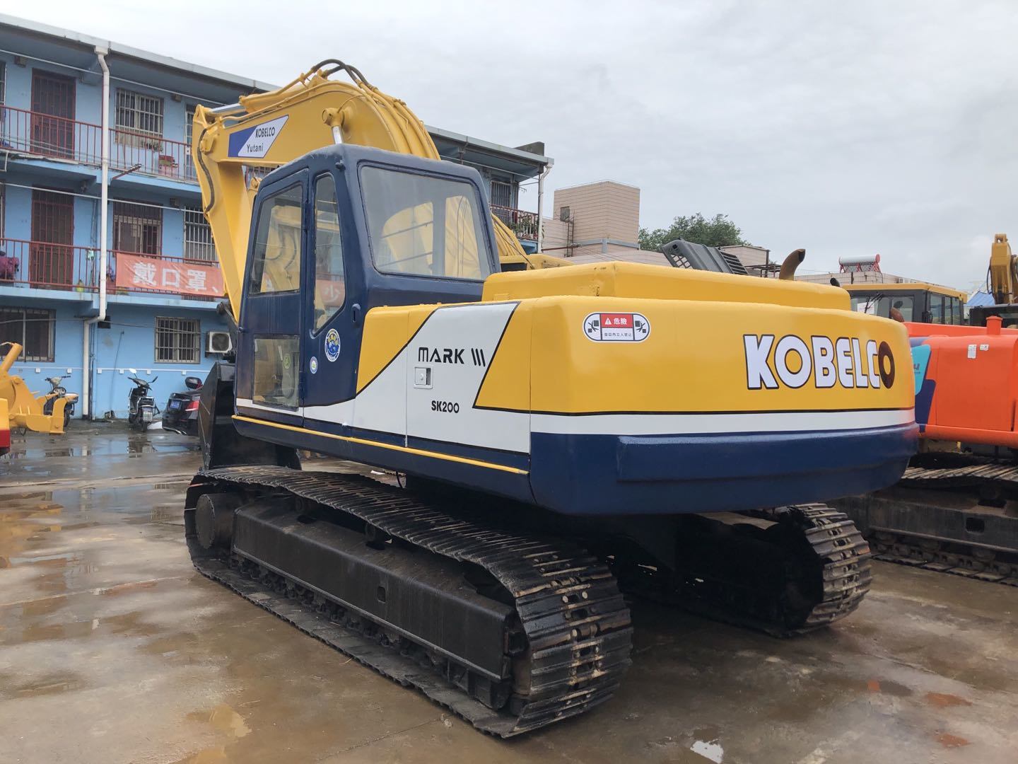 Kobelco SK200-3 excavator