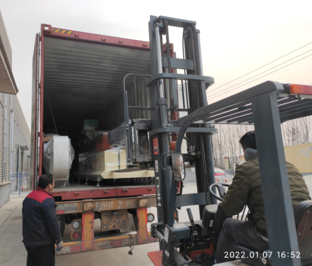 Loading container