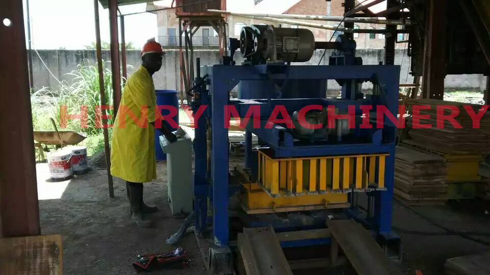 QT40-2 manual concrete hollow block machine in Uganda