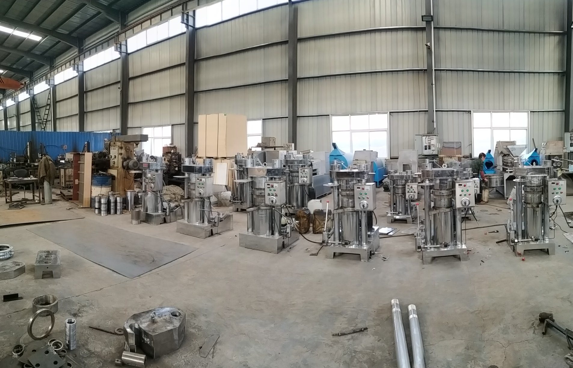 Hydraulic oil press machine workshop