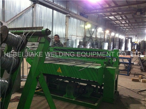 Install automatic wire mesh welding machine in russia