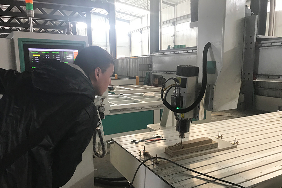 Russia Customer Visited Us for 4 Axis CNC Router