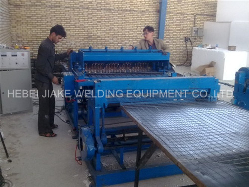 Install automatic welded wire mesh machine in Egypt